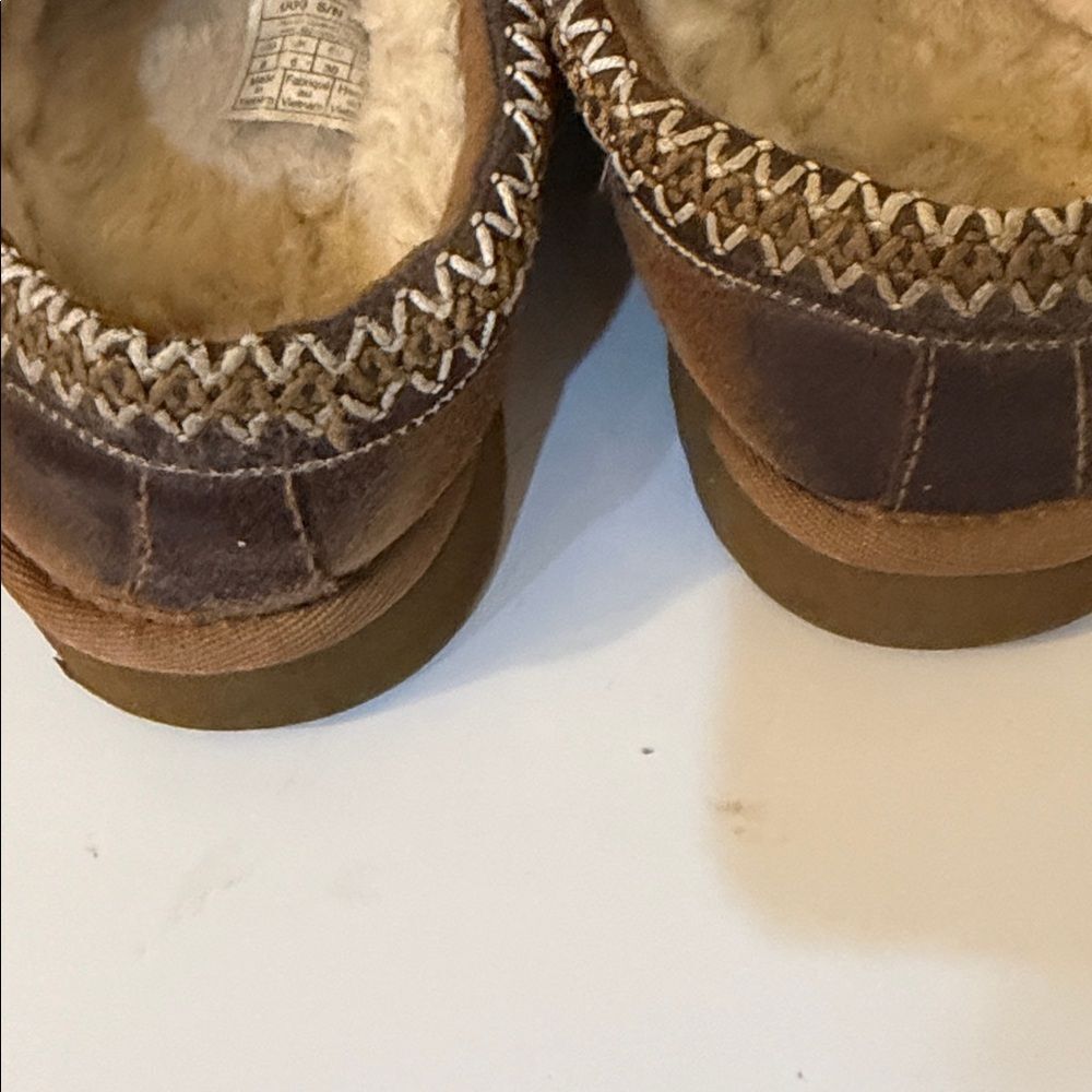 UGG Tasman Tan Suede Slippers with Cozy Lining sz 8 - Picture 4 of 5